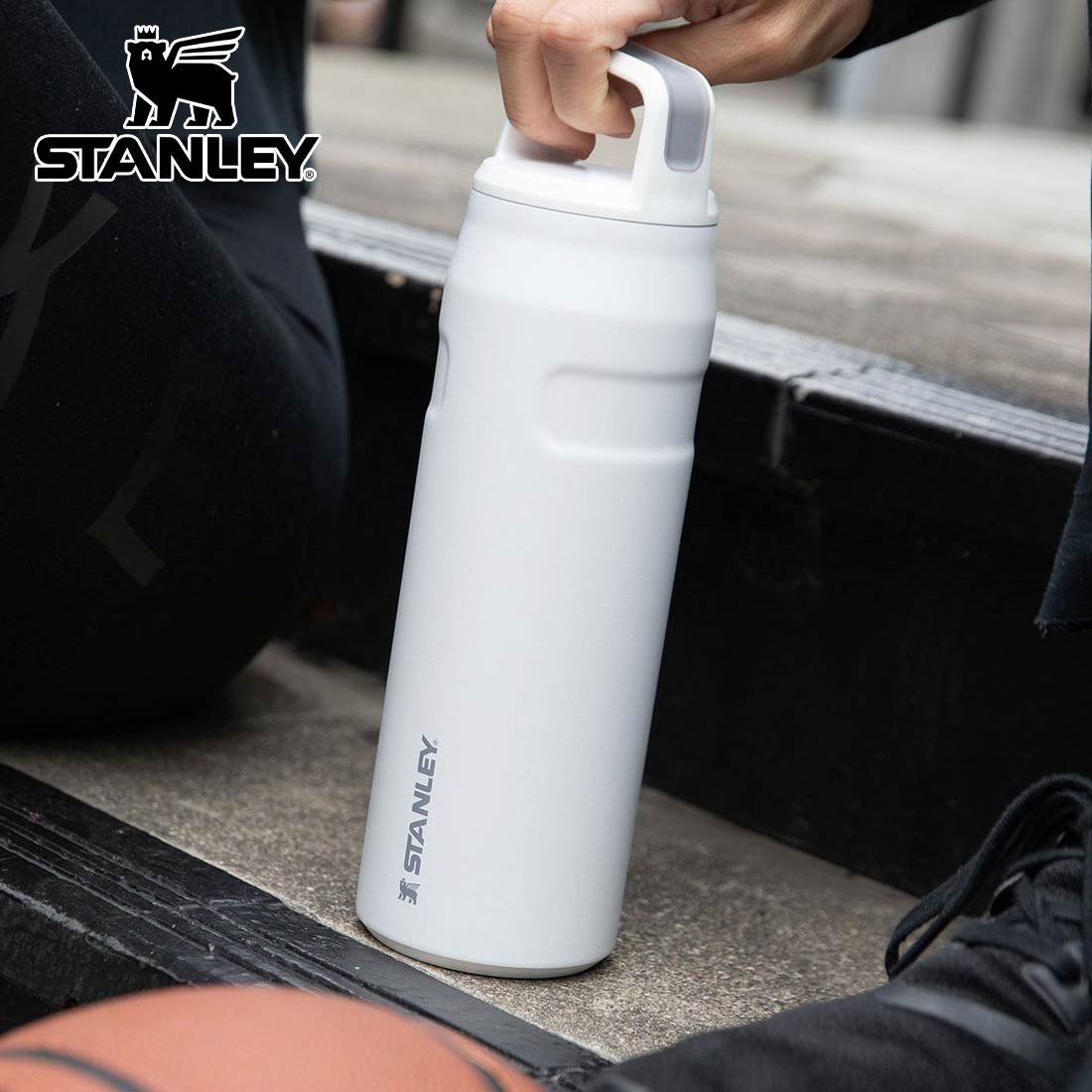 日本未発売 スタンレー エアロライト最新作 ストロータイプ 24oz 日本未発売 スタンレー エアロライト最新作 ストロータイプ 24oz